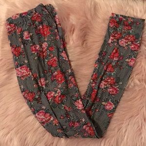 Two pairs of leggings size 14/16 sold together